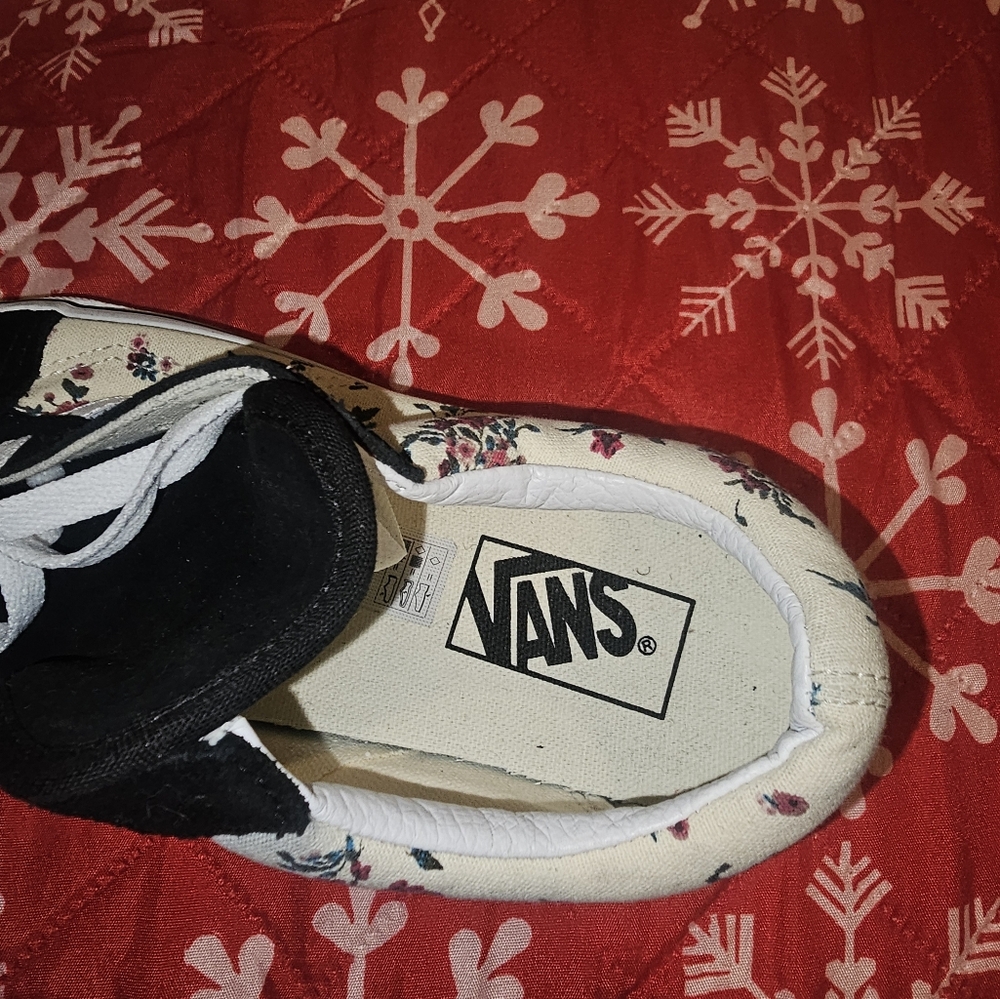 Shoes - Picture 2 of 4
